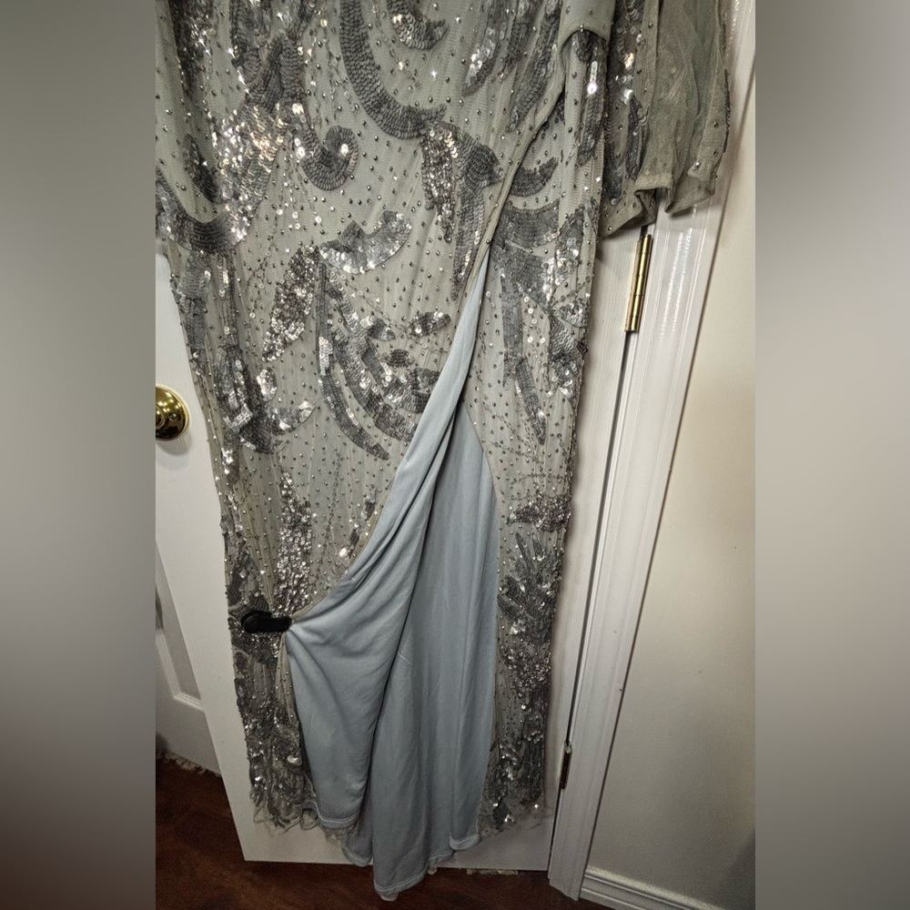 NWT MAC DUGGAL SZ 20 PLATINUM Hand Embellished Mesh Overlay Gown #5222 - Picture 5 of 12